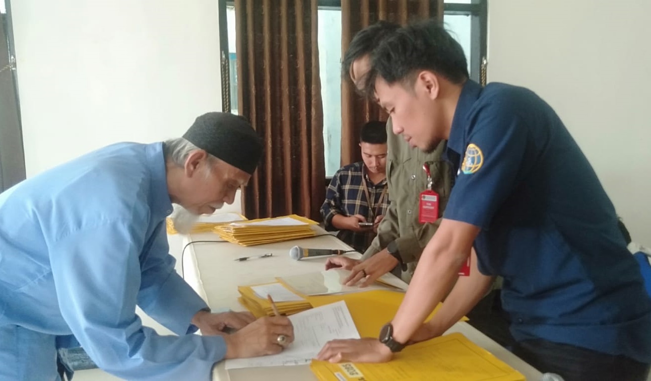 Resmi Diserahkan, 202 Sertipikat PTSL Diterima Warga Wangisagara